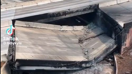 VIDEO O bucată dintr-o autostradă importantă din Philadelphia s-a prăbușit după ce o cisternă a luat foc