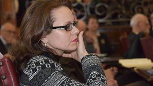 SURSE: Aura Socol, luată în calcul de PSD pentru a-l înlocui pe Mugur Isărescu la conducerea BNR