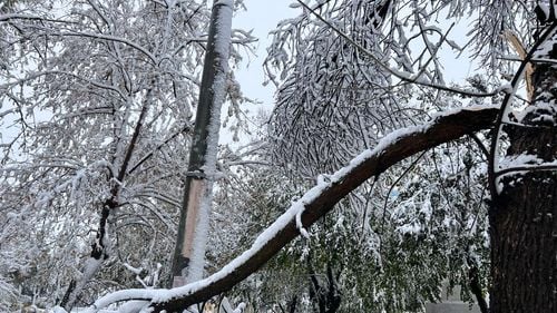 S-a reîntors iarna, la munte / Drumarii au acționat cu 50 de utilaje de deszăpezire / S-a împrăștiat peste 200 de tone de material antiderapant