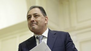 SURSE Ordin de protecție emis de poliție împotriva lui Marian Vanghelie, după ce acesta ar fi amenințat-o pe fosta parteneră Oana Niculescu-Mizil