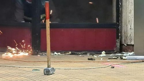 Record de chioşcuri desfiinţate la metrou: 63 de magazine într-o singură noapte