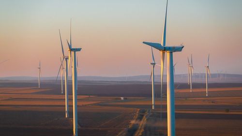 Ministrul Burduja: La această oră, din nou, energia eoliană este cea mai importantă resursă din mixul energetic de producţie, cu aproape 27% şi 2000MW
