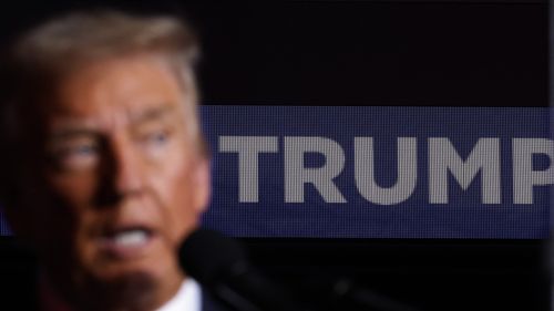 Trump, în scădere în ultimele trei sondaje privind performanța sa până în prezent la Casa Albă