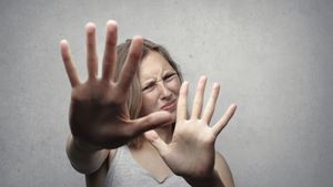 Preşedintele Nicuşor Dan crede că femicidul este ”o problemă gravă” în România: Este o problemă de mentalitate / Statul român nu dă o impresie de forţă, de fermitate