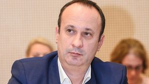 VIDEO Ministrul propus al Finanțelor, Adrian Câciu, avizat în Parlament: Rectificarea bugetară și încasarea avansului din PNRR sunt primele lucruri pe care trebuie să le facem / Ce spune despre articolele privind „cabala financiară” care voia să devalorizeze leul
