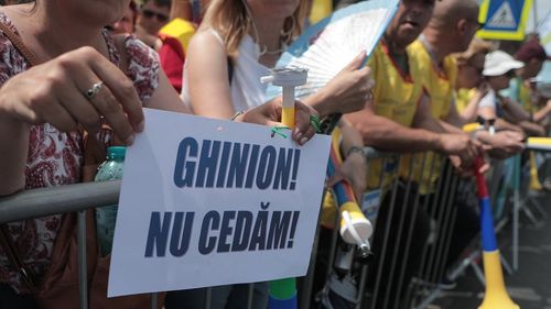 LIVE Al treilea mare marș al profesorilor în București. Câteva mii de oameni au protestat în fața Palatului Cotroceni și au strigat „Demisia”