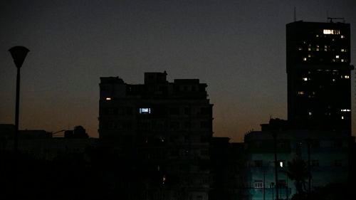 Pene de curent de 20 de ore și străzi pline de gunoaie: viața sub „economia de război” a Cubei