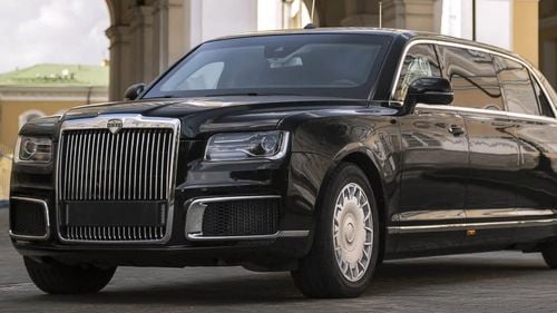 Kim Jong Un s-a plimbat cu maşina primită de la Putin