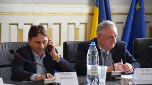 Prime uriașe pentru șefii companiei de apă din județul Alba: 30.000 de euro pentru administratori, 17.000 de euro pentru director