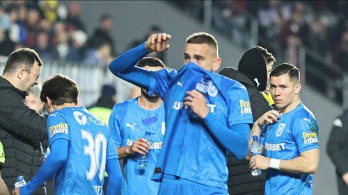 Craiova învinge pe CFR Cluj și rămâne la egalitate cu U Cluj în fruntea Superligii / Două goluri în doar 5 minute