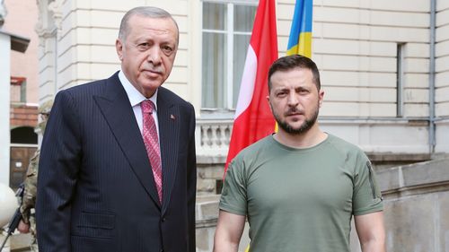 LIVE Ziua 500 de război. Zelenski: M-am bucurat să aud că preşedintele Erdogan sprijină Ucraina să devină membru NATO / Președintele Ucrainei a vizitat Insula Șerpilor