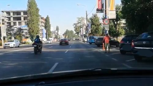 VIDEO Chei fluturate pe marginea drumului: Turismul la negru continuă în stațiunile de pe litoral și în plină pandemie