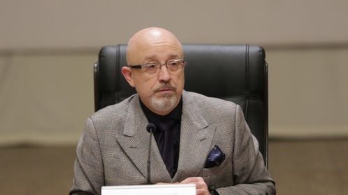 Cum explică ministrul ucrainean al Apărării exploziile din Crimeea: Soldați ruși au fumat în locuri periculoase și au aruncat mucurile de țigară în mai multe locuri, în același timp