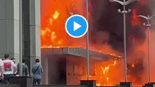 VIDEO Incendiu violent la o clădire de birouri din Moscova