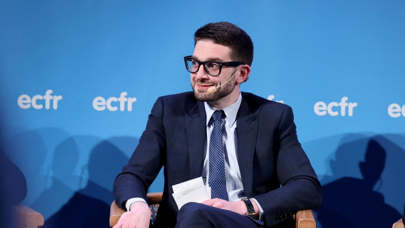 Majoritatea donatorilor democraţi, inclusiv Alex Soros, se aliniază în spatele Kamalei Harris