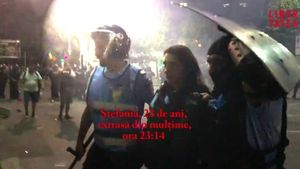 ”Femeia-jandarm care se luptă pentru viața ei” iese pe picioare din mulțime și își ceartă colegii ”Fraților, unde dracu' m-ați dus!”. Cazul jandarmeriței bătute la protestul de vineri. Demontarea unei manipulări