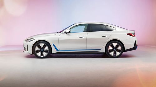 BMW a publicat primele imagini cu viitorul i4/ Autonomia maximă a bateriei: 590 de km