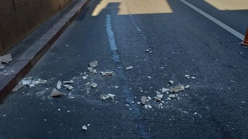 Pasajul Unirii din București intră în reparații. Din pasaj cad bucăți de materiale