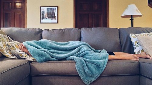 STUDIU Lipsa somnului ar putea spori riscul de diabet zaharat/ Ce rol joacă stilul de viață și dieta în prevenirea diabetului