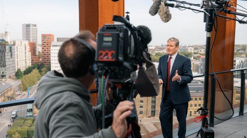 Britanicii se prezintă la urne pentru alegeri generale anticipate, Partidul Laburist este marele favorit