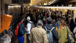 Concluzii preliminare ale anchetei la Metrorex: Când s-au majorat salariile cu 18%, 10 din cei 15 membri din comisia de negociere erau din sindicat / Vor fi verificate și contractele cu Sindomet Servcom, deținută de sindicatul condus de Ion Rădoi