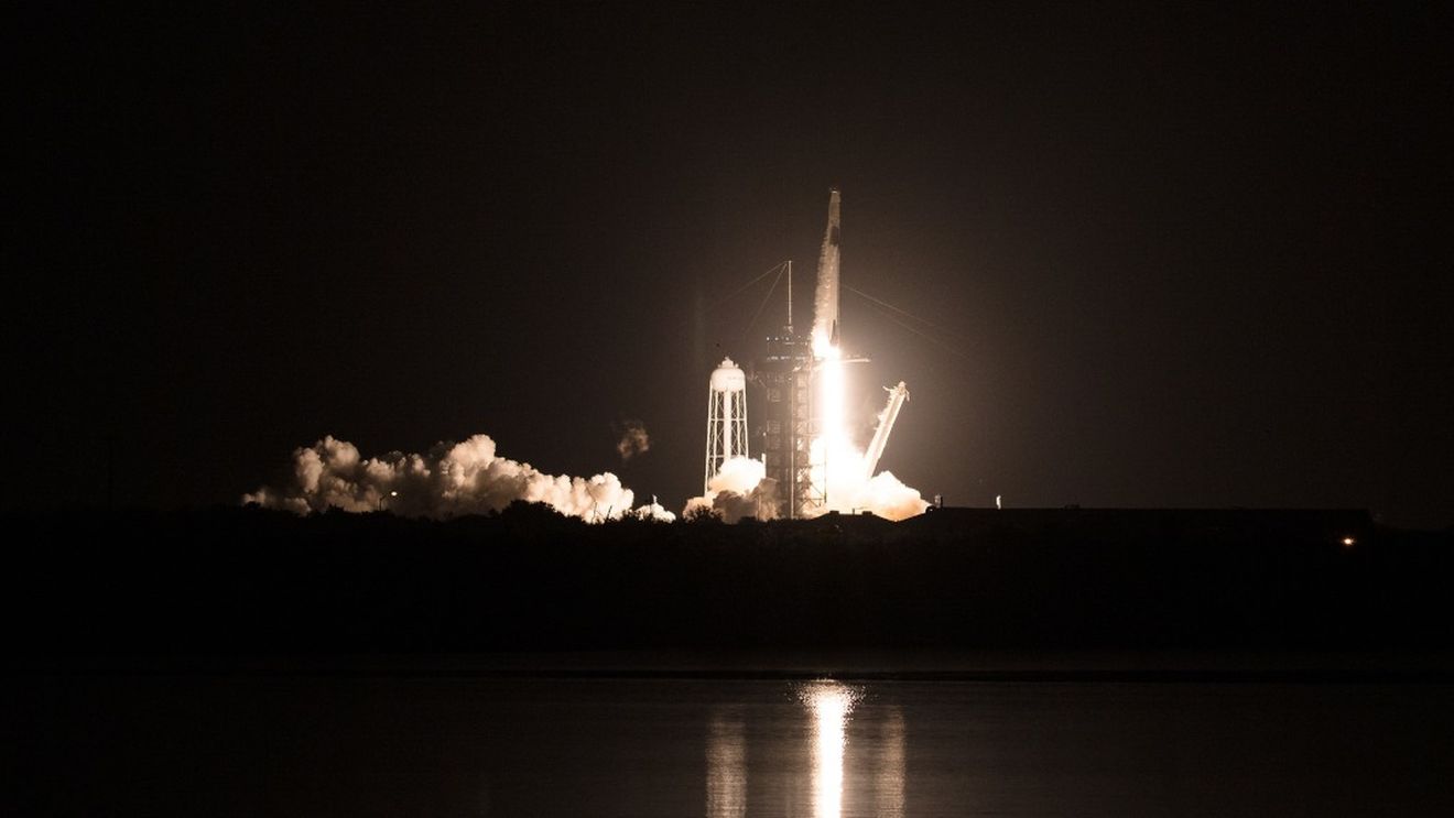VIDEO O rachetă SpaceX, cu patru astronauți la bord, a decolat cu succes spre Stația Spațială Internațională