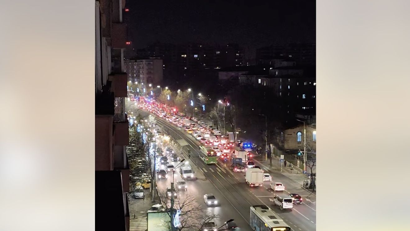 Incendiu la Spitalul Colentina, la un boiler electric / Au fost evacuați 8 pacienți, nicio persoană nu e rănită / Au intervenit 10 autospeciale de stingere