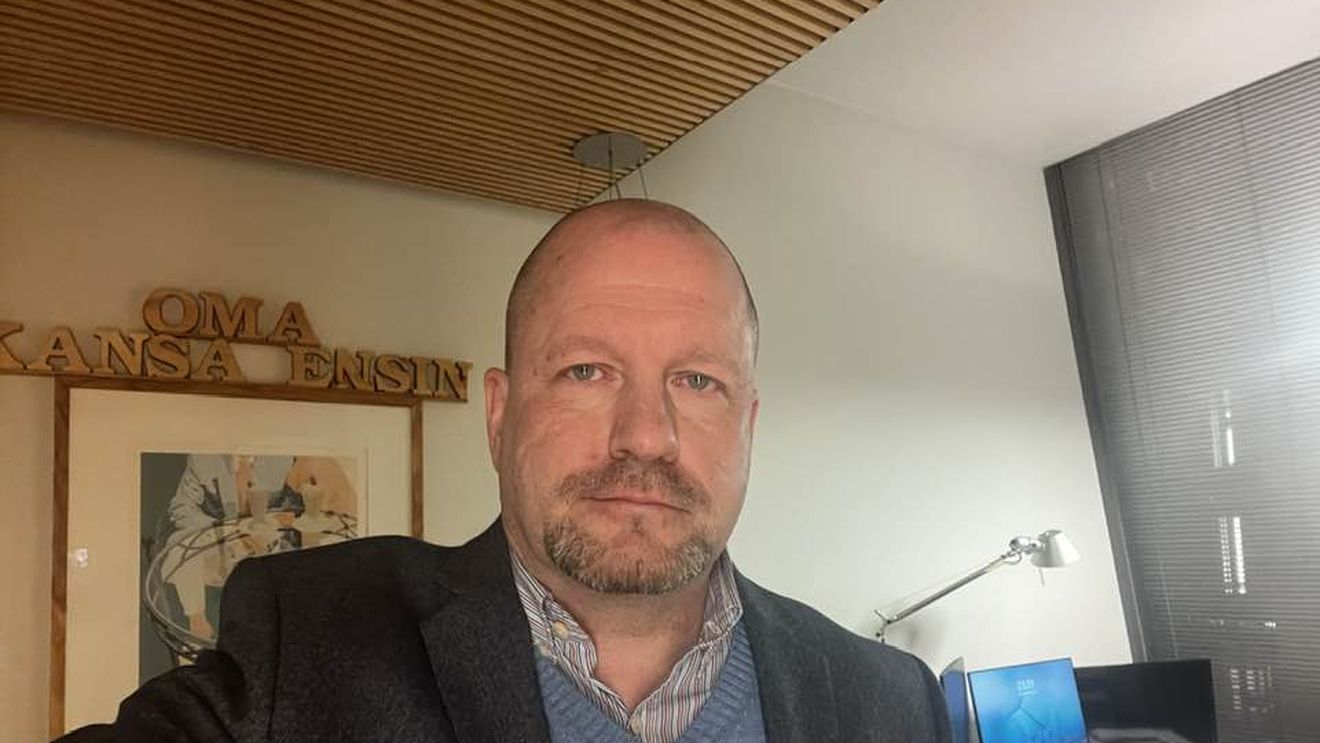 Un deputat de extremă dreapta din Finlanda, suspectat de tiruri în faţa unui club de noapte la Helskinki / Timo Vornanen, polițist de profesie și pasionat de vânătoare, ar fi fost reținut