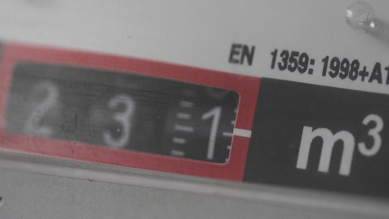 Distribuitorii de energie care au emis facturi foarte mari, amendați cu numai 2,77 milioane de lei