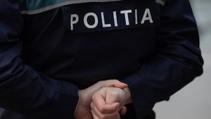 Un jandarm a sesizat procurorii că polițistul pe care îl însoțea în misiuni ia șpagă / „Viaţa mea după acest denunţ a devenit un iad. Au avut grijă să îmi ia tot ce se putea lua, mai puţin demnitatea”