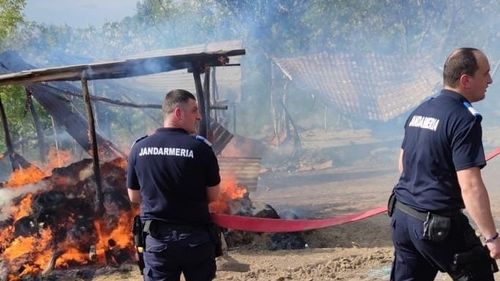 Jandarmii din Galați au stins un incendiu în apropierea unei serbări câmpenești/ Au fost evacuați 15 săteni