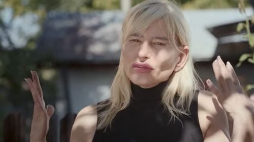 Mătușa lui George Simion, judecătoare la Tribunalul Vrancea, a apărut într-un clip de promovare a politicianului, deşi magistraţii nu au voie să facă politică sau campanie electorală