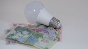 UPDATE Ordonanța austerității: Se suspendă angajările la stat, dar nu se desființează nici o instituție / Pensiile, salariile bugetarilor și ajutoarele sociale vor fi înghețate / Fără prime și bonusuri la stat / Voucherele de vacanță, reduse la 800 de lei / Bugetul pe 2025 va fi adoptat în ianuarie