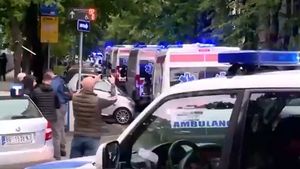 Trei zile de doliu național în Serbia după atacul armat dintr-o şcoală soldat cu 9 morţi/ Orele vor începe joi cu un minut de reculegere