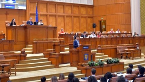Parlamentarii, privilegiaţi şi la salariile în avans: aleşii primesc 16.000 de lei înainte de Paşti, profesorii aşteaptă salariile după sărbători