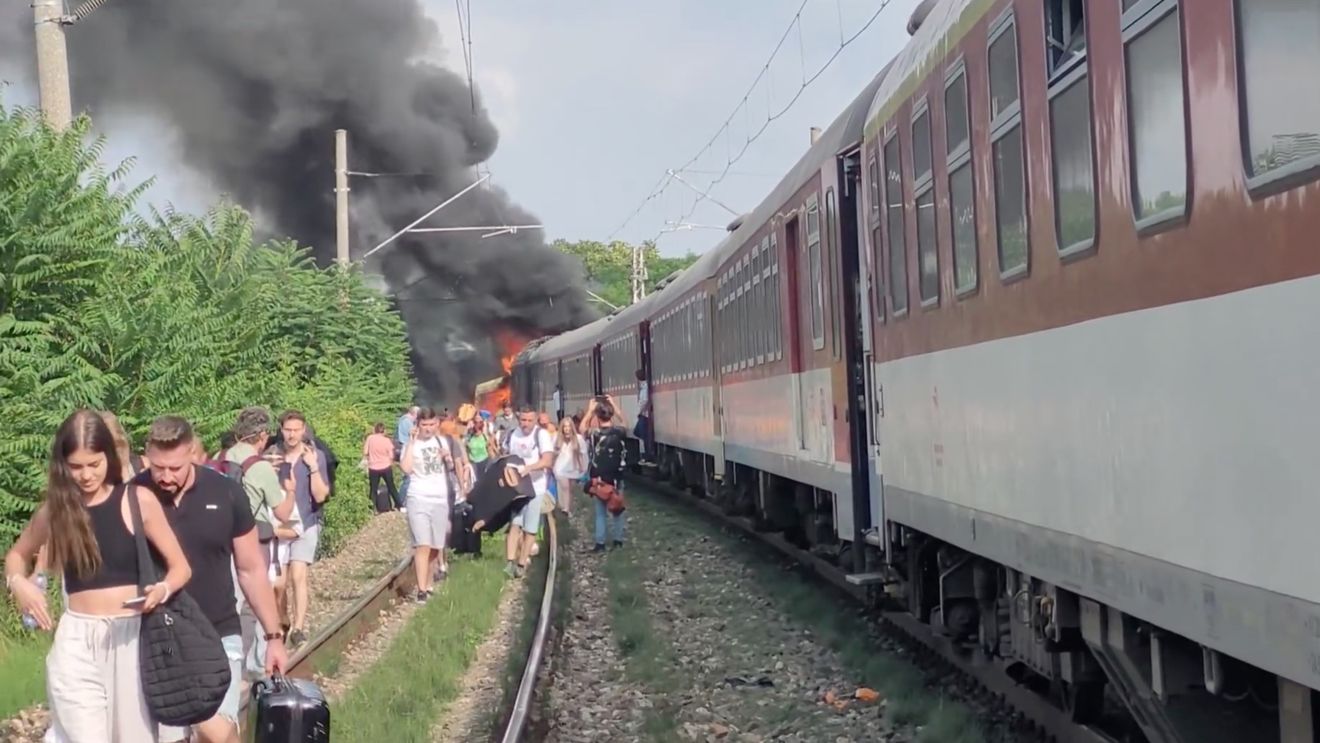 VIDEO Accident grav în Slovacia/ Un tren s-a ciocnit cu un autobuz, sunt 4 morți și 5 răniți