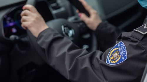 Avocat: Poliţistul care a provocat accidentul din Sectorul 1, în urma căruia o fetiţă a murit şi o alta a fost rănită, nu a dat declaraţii, până în prezent, în faţa anchetatorilor, invocând starea emoţională în care se află