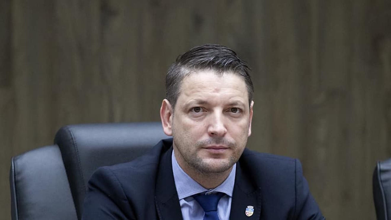 Senatorul PSD Marius Humelnicu a fost trimis în judecată pentru că a condus cu permisul suspendat pentru viteză peste limita legală