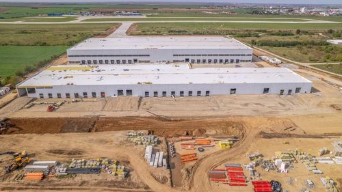 Ilie Bolojan anunță că terminalul Cargo de lângă Aeroportul din Oradea devine funcțional de luna viitoare / Un prim chiriaș este compania Cargus / Bihorul și-a înființat și o companie aeriană locală