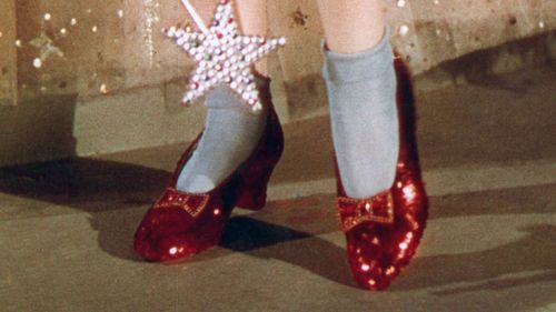 Pantofii lui Dorothy din "Vrăjitorul din Oz", scoşi la licitaţie