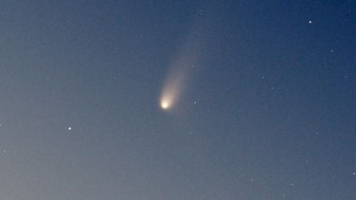 O cometă care a mai trecut pe lângă Pământ acum zeci de mii de ani, când existau oamenii de neanderthal, va fi din nou aproape de planeta noastră în jur de 13 octombrie