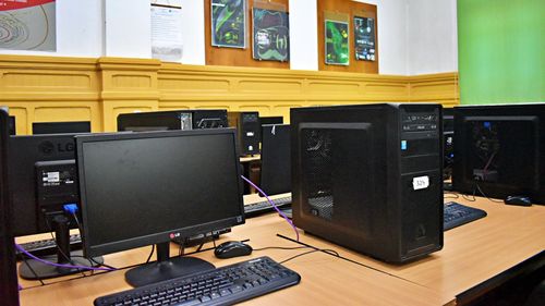 O singură oră de informatică este prea puțin în clasele IX-X la matematică-informatică - profesoara Dana Lica: Acest profil se putea numi foarte bine și mate-engleză sau mate-chimie