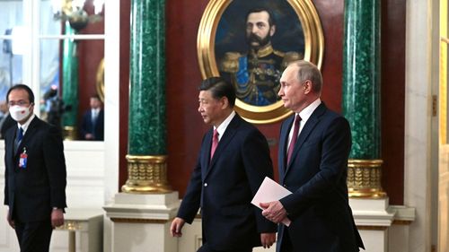 Meduza: Kremlinul le cere propagandiștilor să promoveze sistemul de plăți BRICS împotriva dolarului și să distribuie teorii ale conspirației privind alegerile din SUA