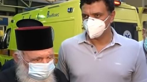 Şapte mitropoliţi, răniţi într-un atac cu vitriol în Atena / Suspectul este un preot cercetat disciplinar în urma acuzațiilor de implicare în traficul de droguri