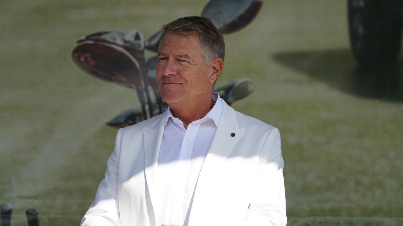 Klaus Iohannis: ”Nu vom renunța la promisiunea unei bune guvernări” / Despre noul model Dacia Duster: ”pe măsura așteptărilor”, dar ”industria auto românească poate mai mult”