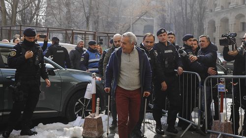 SURSE Călin Georgescu este acuzat de procurori de promovarea ideilor fasciste, de inițirea sau constituirea unei organizații cu caracter fascist, rasist ori xenofob, de promovarea în public a cultului persoanelor vinovate de săvârșirea unor infracțiuni de genocid contra umanității și de crime de război 