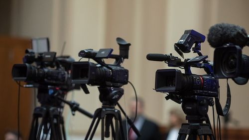 Cine e Adrian Tomșa, discretul patron al Prima TV care vrea să cumpere Telekom România împreună cu Zoltan Teszari. Acum câteva luni, Tomșa declara că "speculaţia că aş acţiona în numele lui Zoltan Teszari sau RCS nu are nici substrat, nici adevăr, nici dovezi"