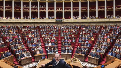 Franța: Scrutinul parlamentar majoritar uninominal cu două tururi - un instrument care distorsionează masiv votul popular, ducând la subreprezentarea opoziției