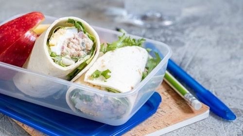 5 idei de lunchbox cu ton. Dacă adaugi carbohidrați sănătoși și legume proaspete, tonul poate fi protagonistul multor mese de prânz comode și echilibrate, la birou