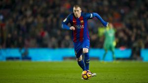 Fostul câștigător al Ligii Campionilor cu Barcelona, Jérémy Mathieu, lucrează într-un magazin de haine sportive din Marsilia